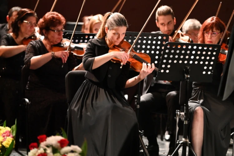 Русенската филхармония, маестро Емил Табаков и пианистът Симон Трпчески откриха "Мартенски музикални дни"